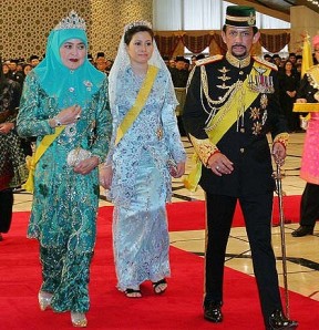 sultan Brunei, cu sotiile
